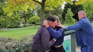 Paris 🇫🇷 Foreign scammers are taught a lesson by lads with fart guns, pepper spray