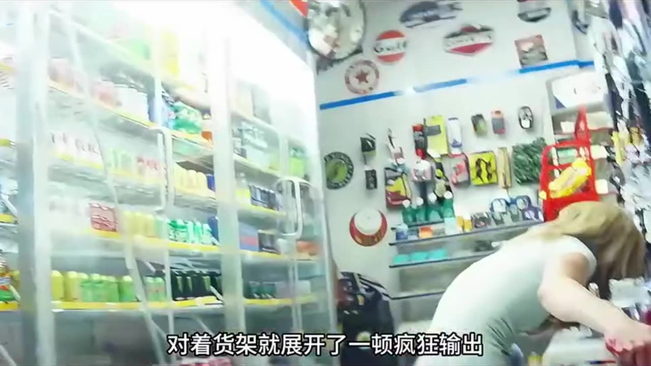 महिला ने अभी-अभी अपने पति के वीडियो कॉल का उत्तर दिया था,