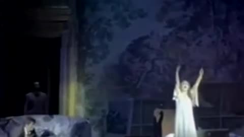 Rrëzohet në skenë sopranoja Eva Golemi, anulon shfaqjen e dytë në TKOB të operas "Traviatta"