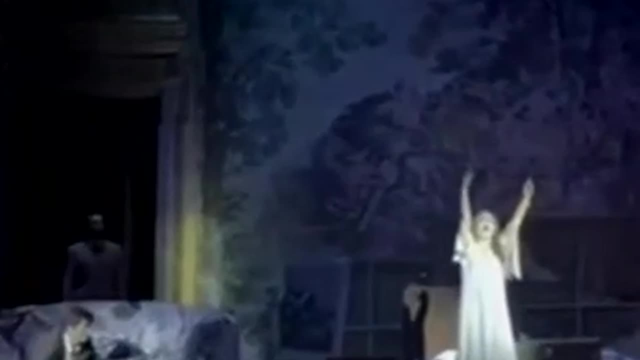 Rrëzohet në skenë sopranoja Eva Golemi, anulon shfaqjen e dytë në TKOB të operas "Traviatta"