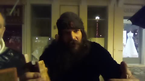 Ο ΟΥΡΑΝΌΣ ΜΙΛΑΕΙ ΚΑΙ ΦΩΤΊΖΕΙ