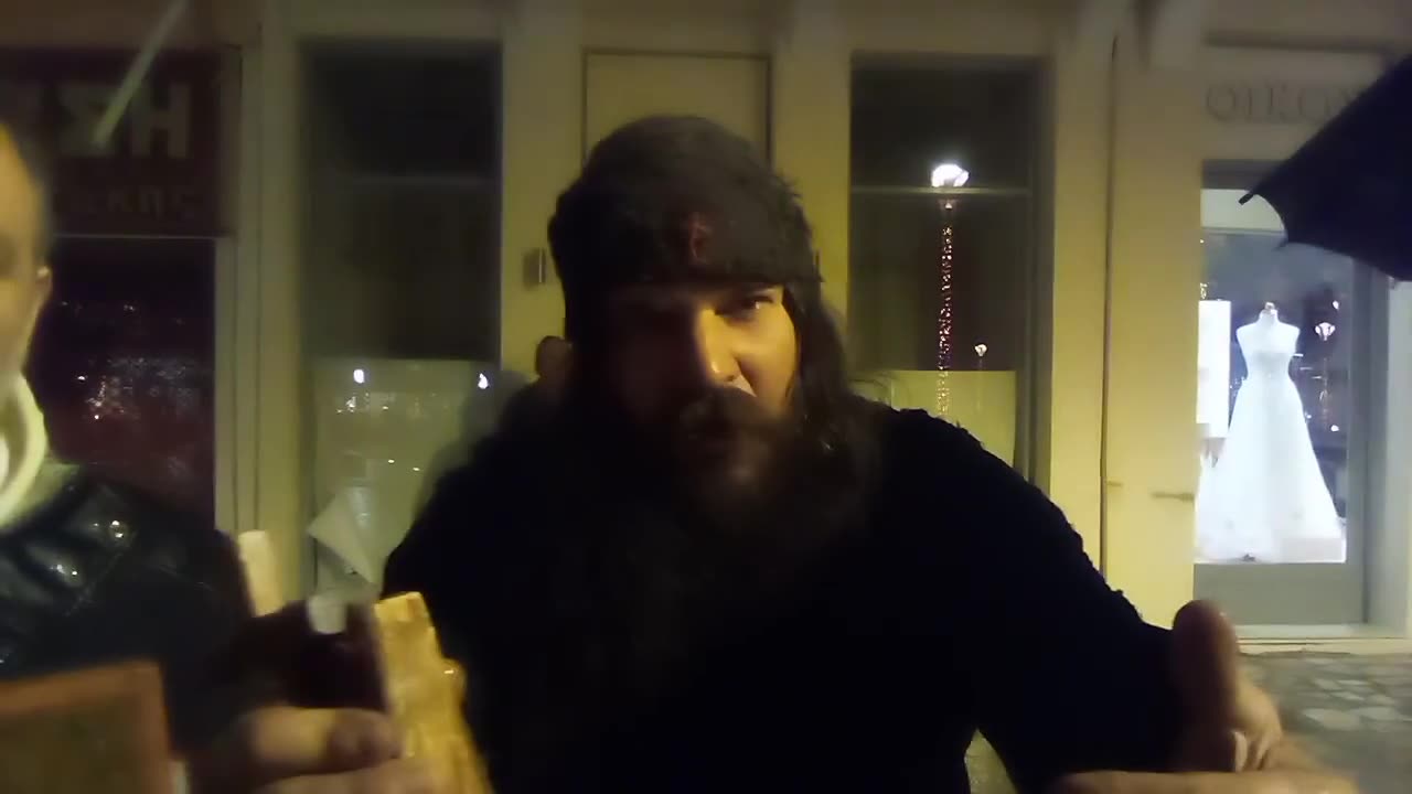 Ο ΟΥΡΑΝΌΣ ΜΙΛΑΕΙ ΚΑΙ ΦΩΤΊΖΕΙ