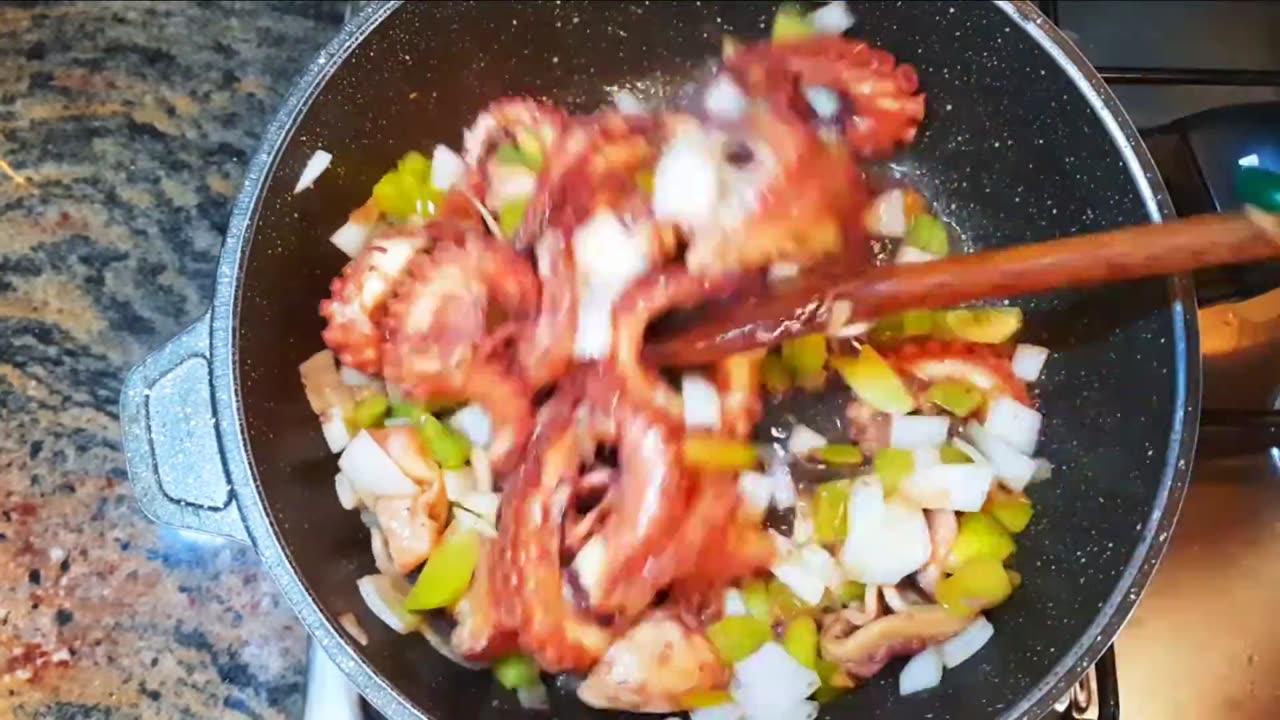 Chinese Style Spicy Garlic Stir Fry Octopus/Calamary. Best sea Food Recipe.