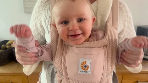 Baby Kayla in Her Ergobaby Carrier — Mommy Sings “If You’re Happy and You Know It” 😊💛