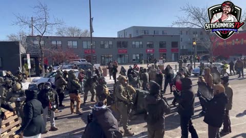🚨 Minneapolis protestors create barricade in front of federal agents. Gas is deployed