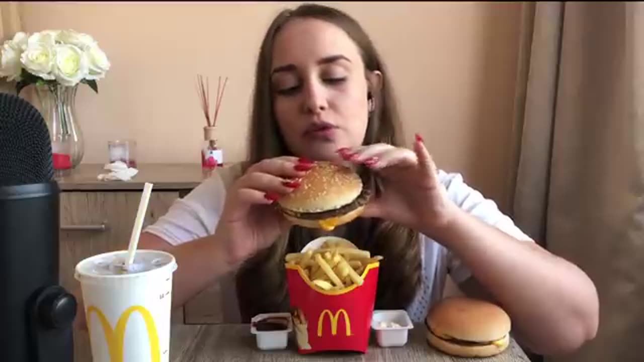 [Magyar ASMR] McDonald s MUKBANG