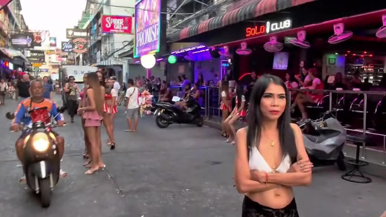Walking tour Soi 6 Pattaya