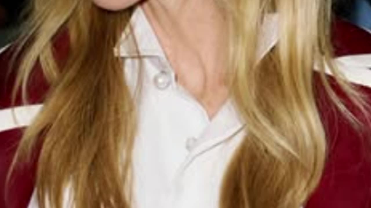 Nicole Kidman Stuns with Daughters at Chanel Show