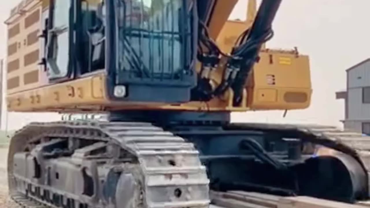 Epic Excavator Loads Up on Lowboy Trailer!