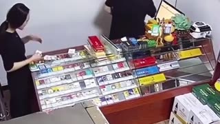 猝不及防的爆笑瞬间，今日功德-1 #搞笑 #社死 #猝不及防 #倒霉蛋 #专治不开心