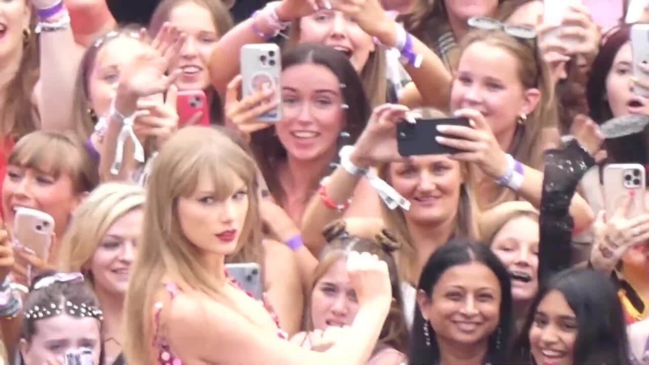 Trump TORCHES Taylor Swift After Super Bowl Public Humiliation_ _The Entire Stadium Booed Her__ 🤣(