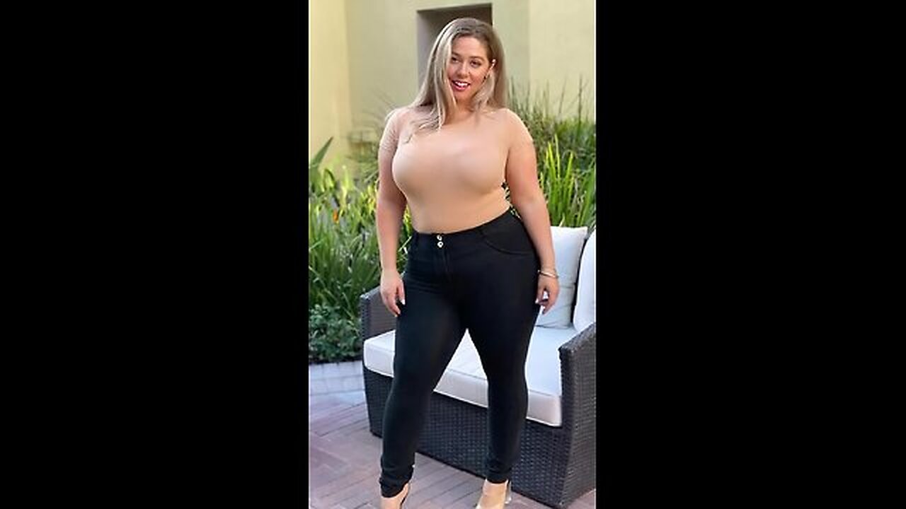 Ellana Hall ~ Plus Size Curvaceous Glamour Queen ~ Bio #shorts