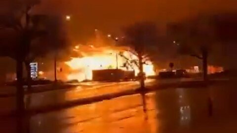 Stunning Footage From A Driver At The Moment Plane Crashed Into Philadelphia Neighborhood