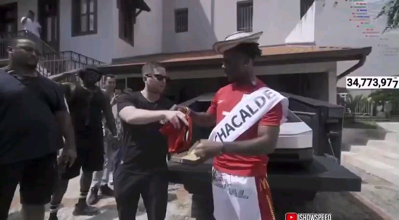 Speed was gifted a Messi Portugal shirt after becoming the mayor of Panama