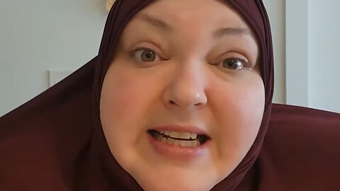 FOODIE BEAUTY IS LOOKIN "HENCH"...