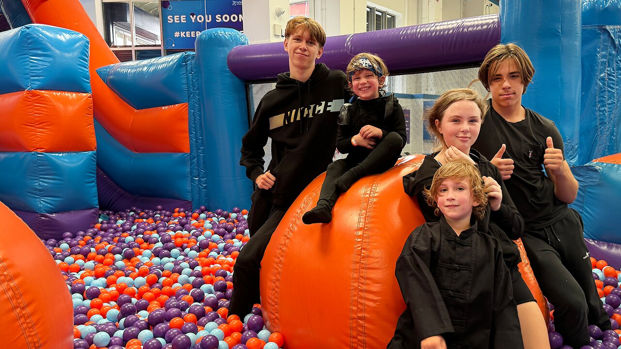 Kids Video Inflatable Park Ball Jump and Run With Kids 5 Siblings
