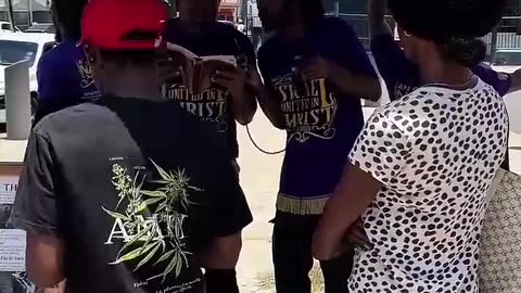 Women wear pants will catch yeast infection