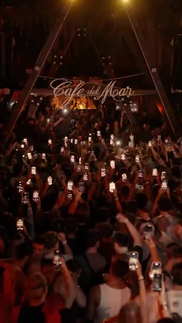 CARL COX PLAYING HORATIO - DIVERTIR AT CAFE DEL MAR PHUKET