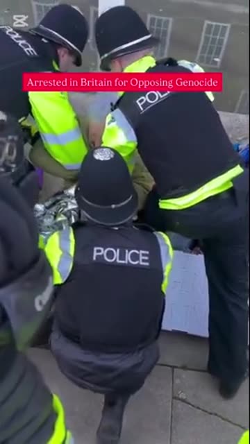 Non prendetevela con le forze dell'ordine: loro devono solo eseguire gli ordini.