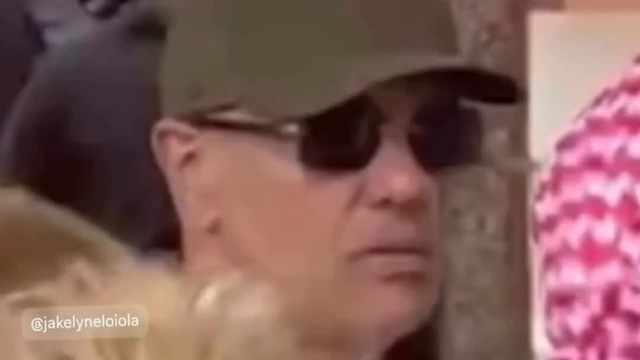 Assustados e disfarçados Bunny e Clyde em Dubai.