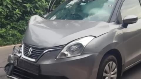 🚗💥 Speeding Vehicle Loses Control — Terrifying Crash Caught on Camera!
