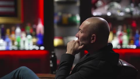 🎯 How a “Mad Scientist” Built Nuclear Laser Tech Out of His Garage