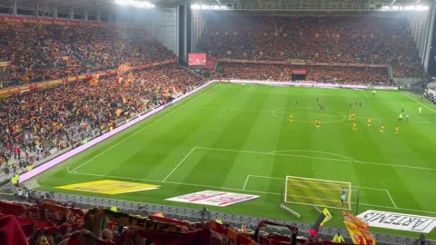 Anthem of RC Lens BREATHTAKING !