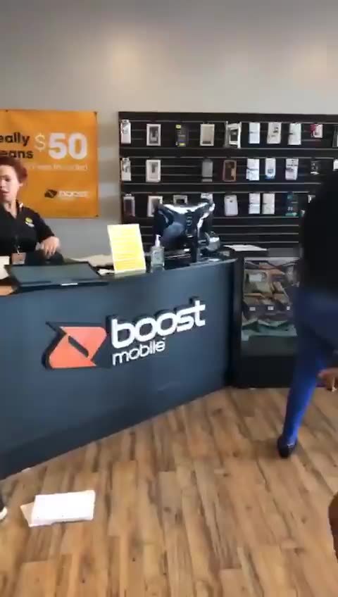 White Lady Beaten Up At Boost Mobile (March 2018)