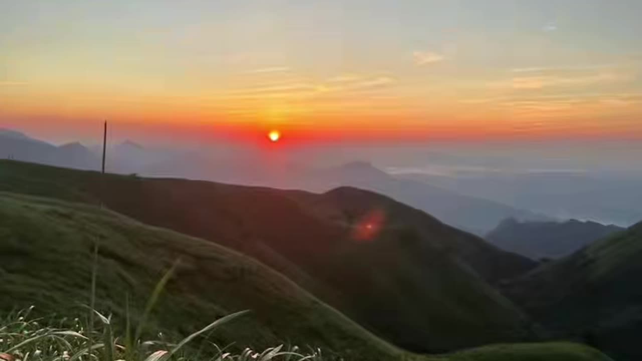 The scenery on the top of the mountain is worth seeing