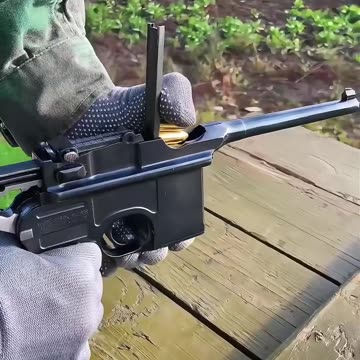 毛瑟C96 (9mm) #国外合法拍摄国内请勿模仿 #武器科普 #实弹射击 #男人减速带 #靶场射击