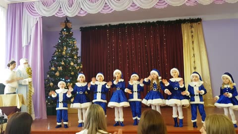 Clasele 2 și 1 Concert Vine Anul Nou 4/8 Vancicăuți 19 decembrie 2025