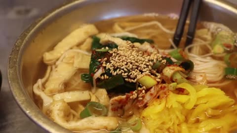 One of Korea’s Last Authentic Pocha Noodle Stalls! Crowded Even at Dawn