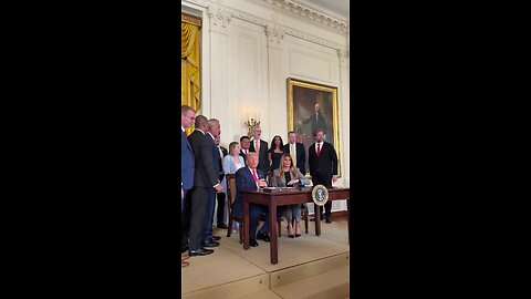 .@POTUS and @FLOTUS sign an Executive Order, Fostering the Future, to expand access to mentors