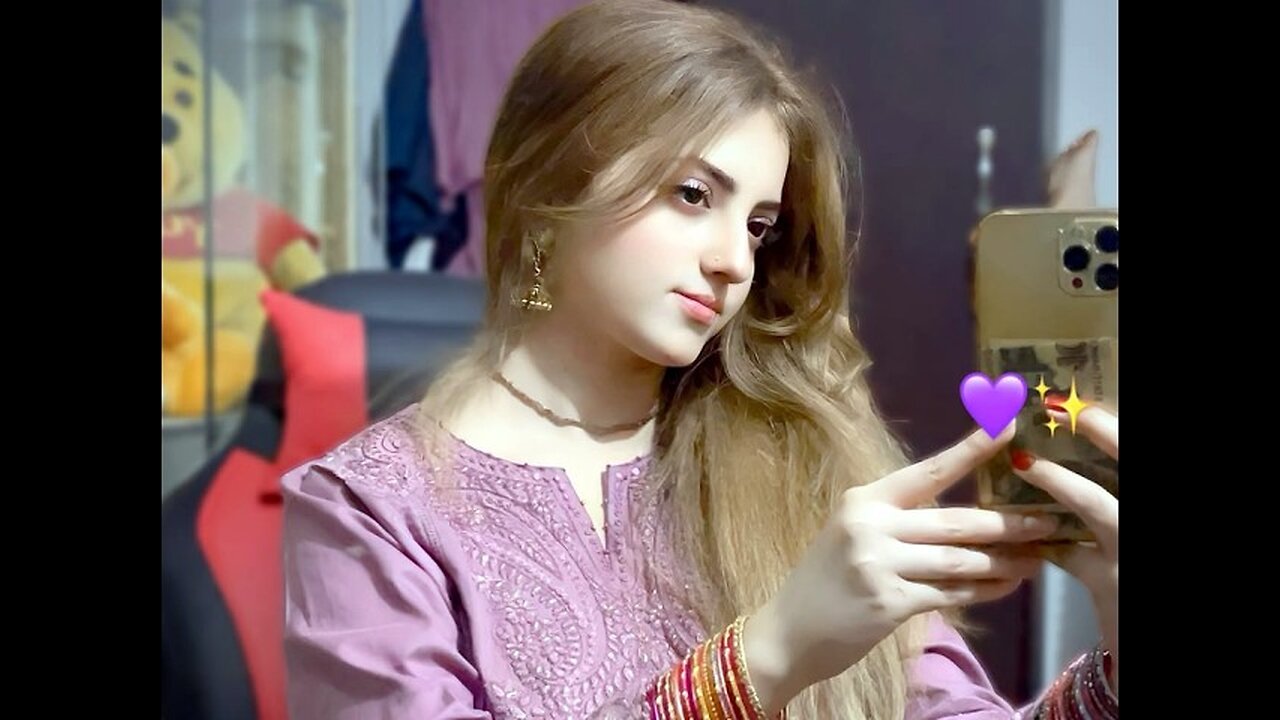 Farwa Khan Curvy plus Size Model. Biography Curvy Model. Body Positivity ! Influence.