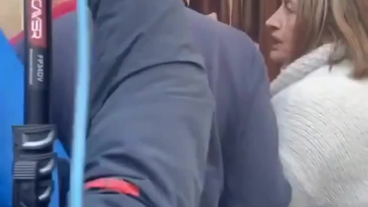 Spanish patriots are chasing away fake asylum seekers who occupied a house. Patience is over.