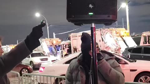 Mumia Abu-Jamal supports president Nicolás Maduro and first combatant Cilia Flores.