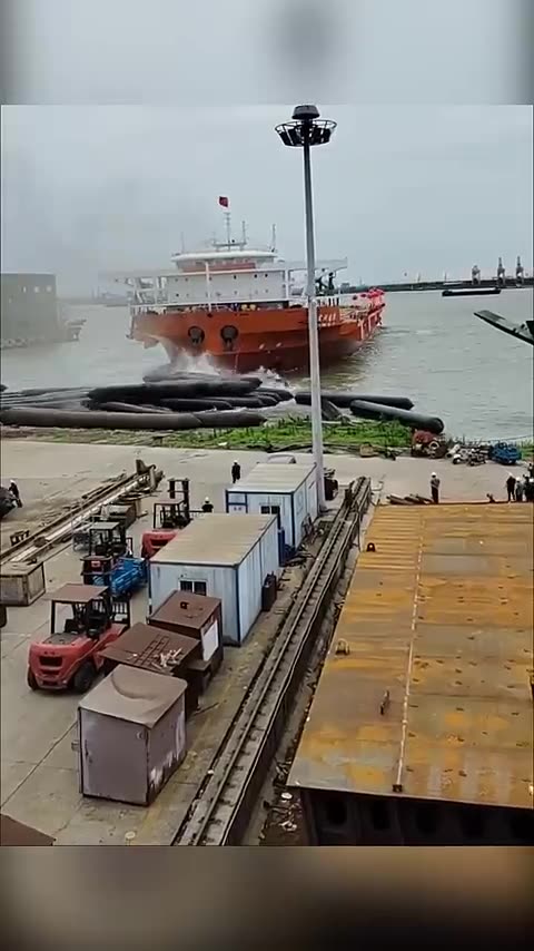 🙀 Feel the excitement of a ship launch like never before