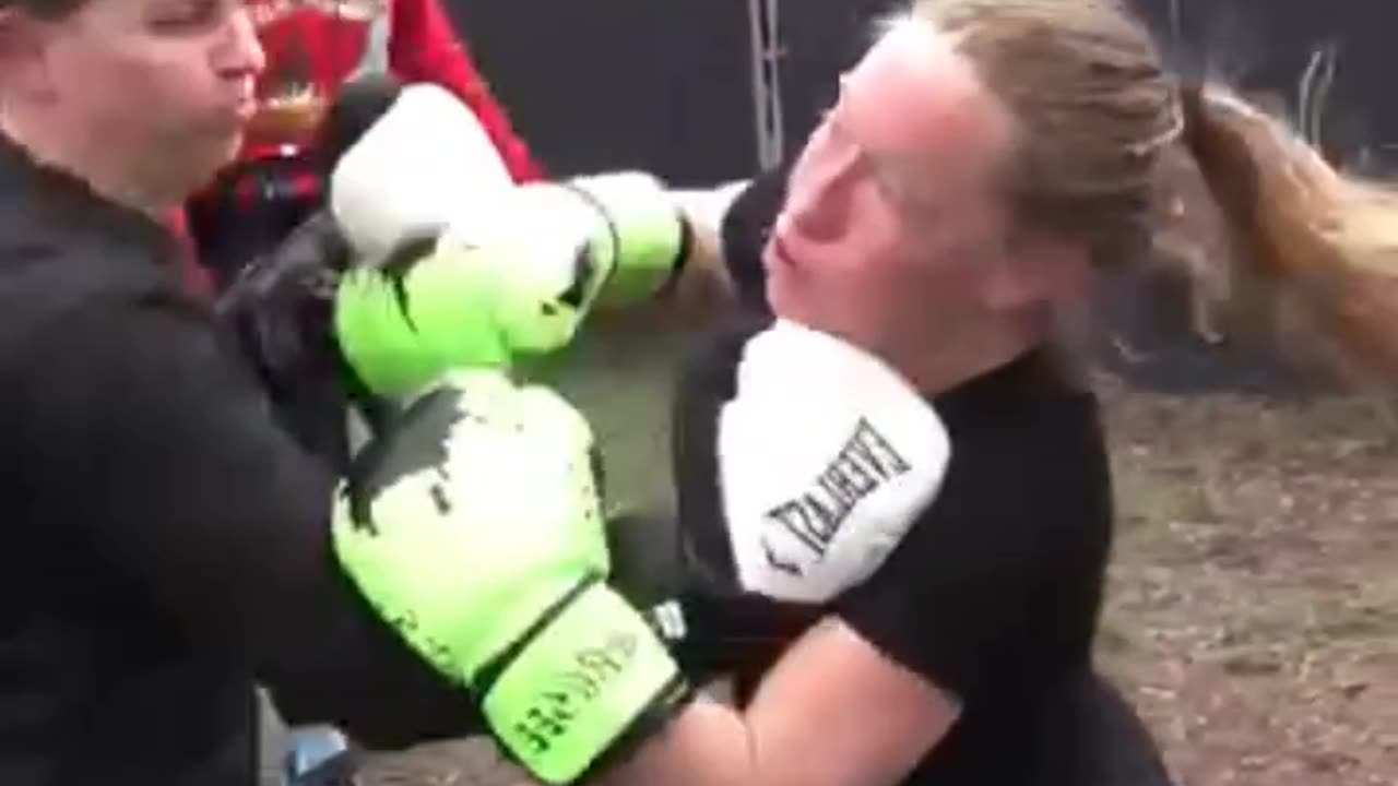 Fight what Man and wmon She can beat 99% of men🙈#boxeo#boxing #fight #box #ufc