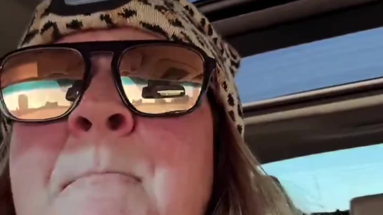 Women Has Complete MELTDOWN Over ICE