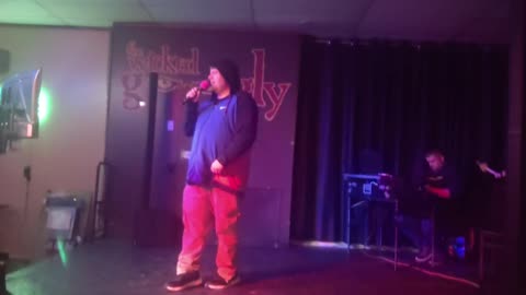 AUTISTIC MAN KILLS CARLY RAE JEPSEN- CALL ME MAYBE LIVE COVER