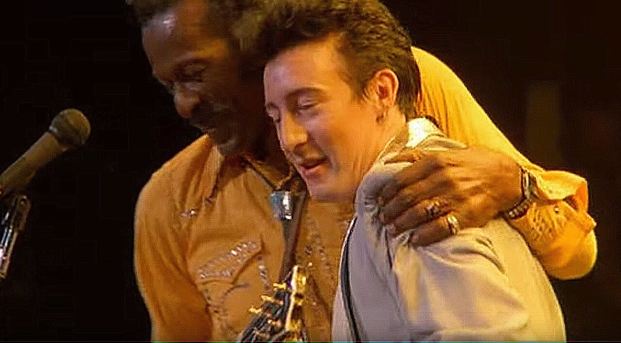 Johnny B. Goode ~ Chuck Berry & Julian Lennon ( Live )