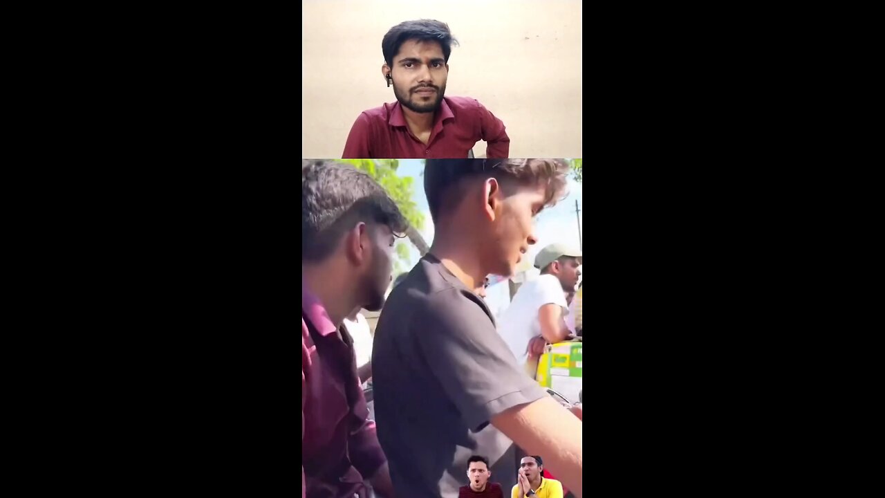 Do ladke unique helmet pahna hua hai