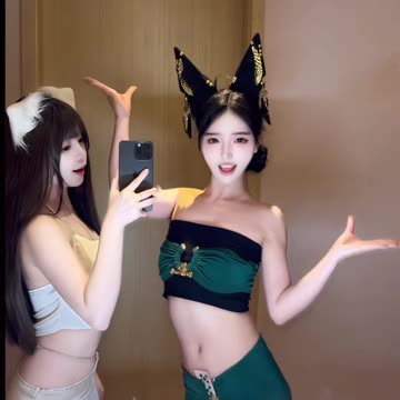 Elegant Snow White Short Top Alluring Model Pose | Daily Beauty EP 1205