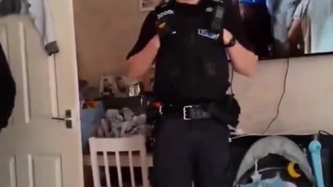 UK Police Now Sending Psychologists to Arrest People Over Social Media Posts