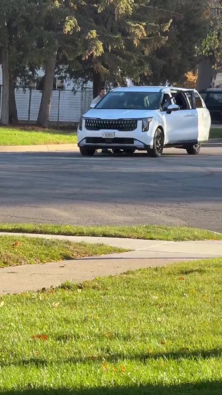 DHS agents detained at least Juan illegal alien in Aurora, Illinois this morning.