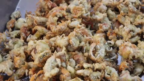 The Process Looks Shocking, But It’s Delicious?! Market’s Best-Selling Fried Food