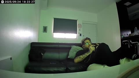 Gamer Plays Through an Earthquake