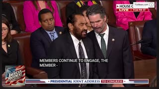 Democrat kicked out after heckling Trump at address