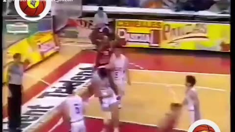 KEN "EL ANIMAL" BANNISTER por encima de Sabonis 💪🏀