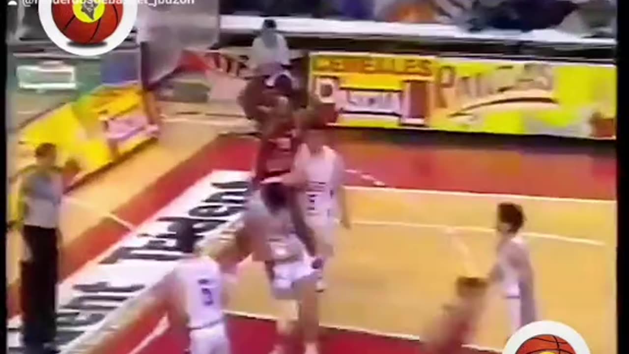 KEN "EL ANIMAL" BANNISTER por encima de Sabonis 💪🏀